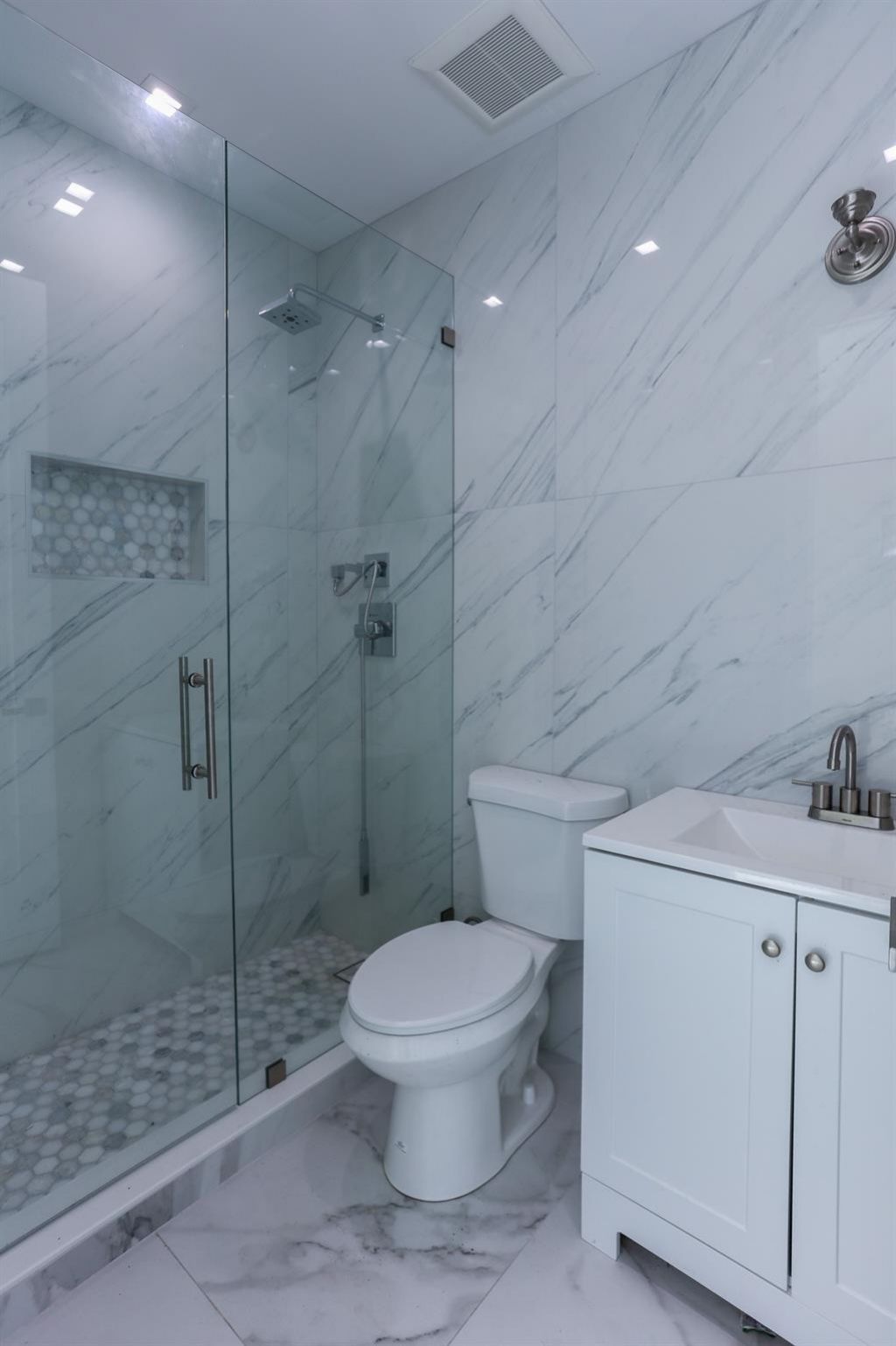 2421 NE 201st Street, Miami, FL 33180 Photo