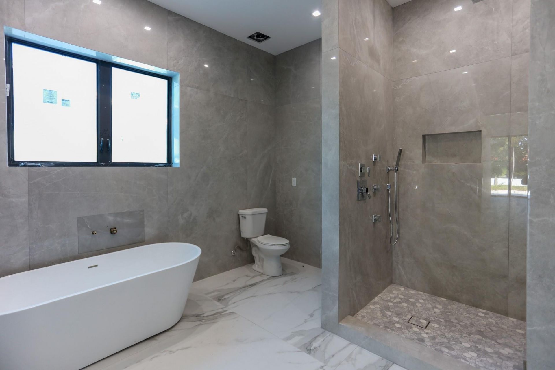 2421 NE 201st Street, Miami, FL 33180 Photo