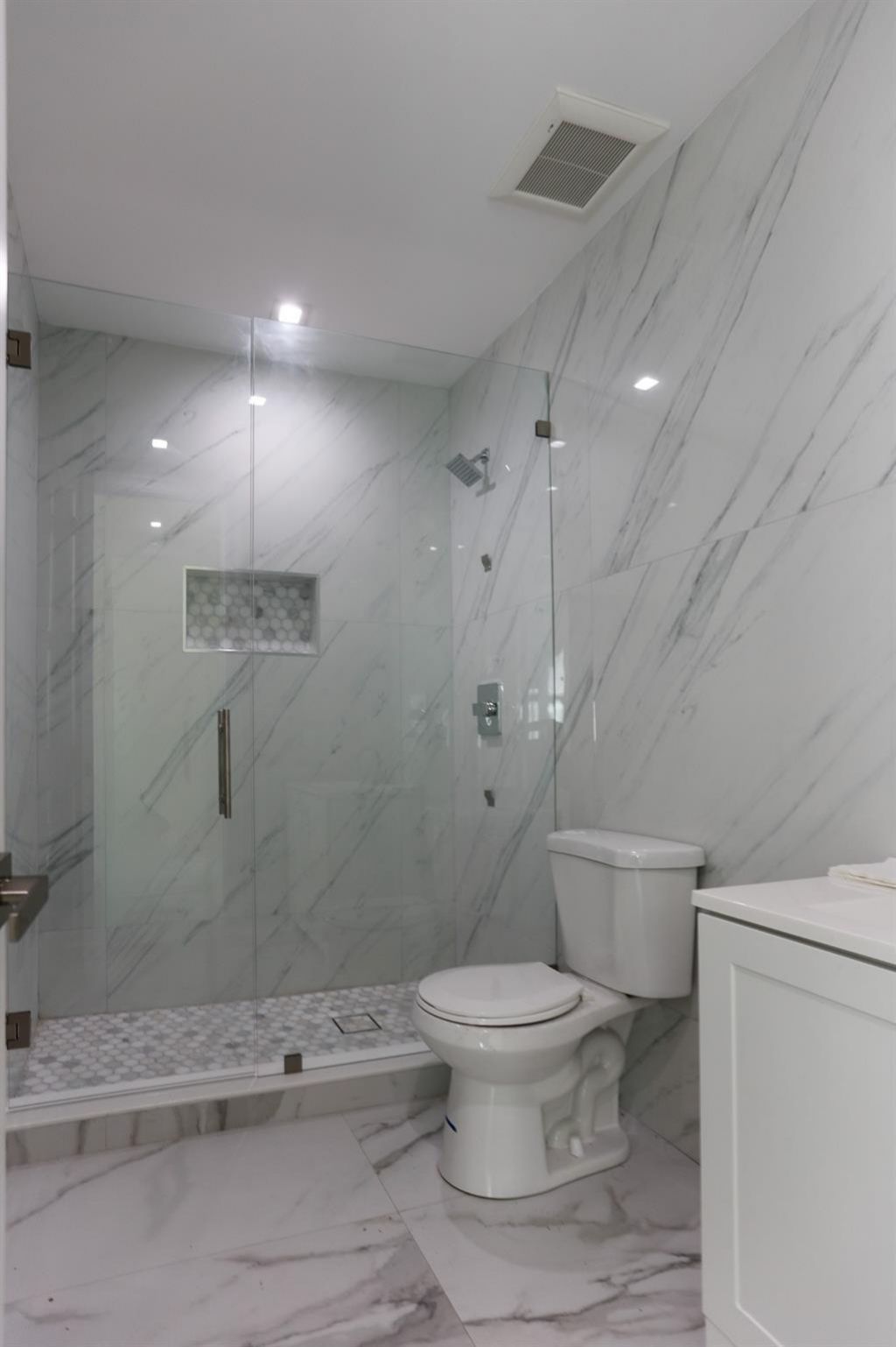 2421 NE 201st Street, Miami, FL 33180 Photo