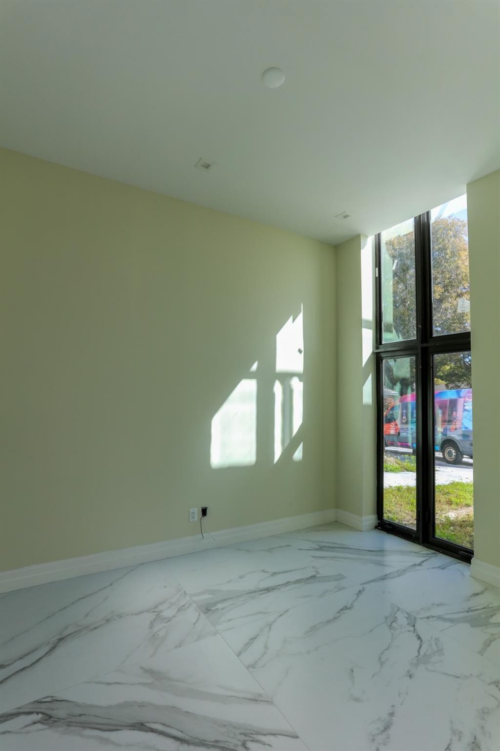 2421 NE 201st Street, Miami, FL 33180 Photo