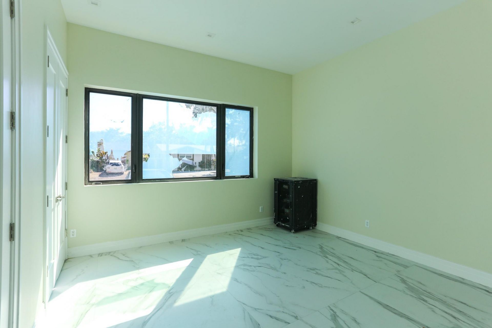 2421 NE 201st Street, Miami, FL 33180 Photo