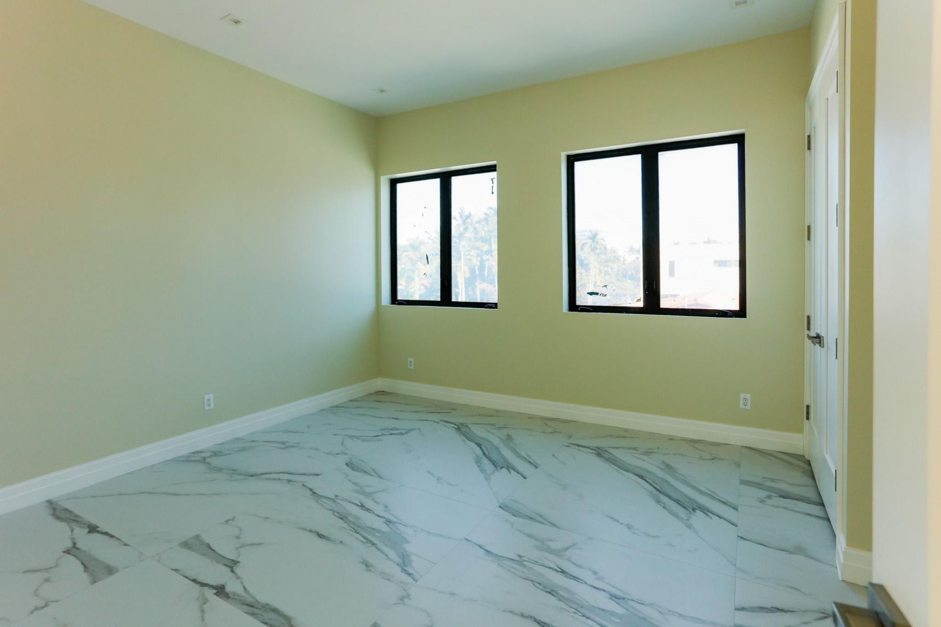 2421 NE 201st Street, Miami, FL 33180 Photo