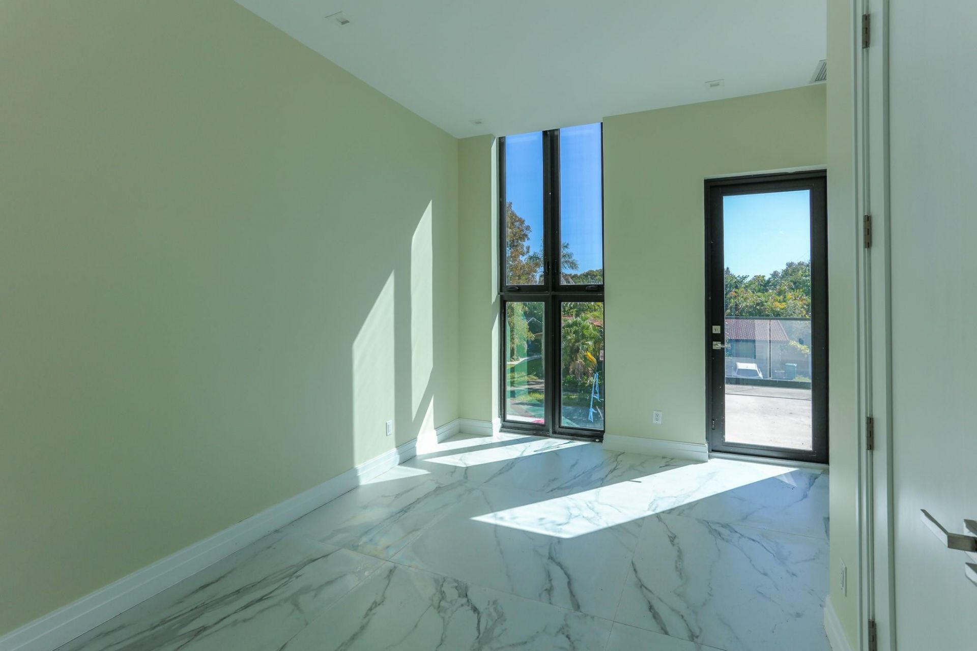 2421 NE 201st Street, Miami, FL 33180 Photo