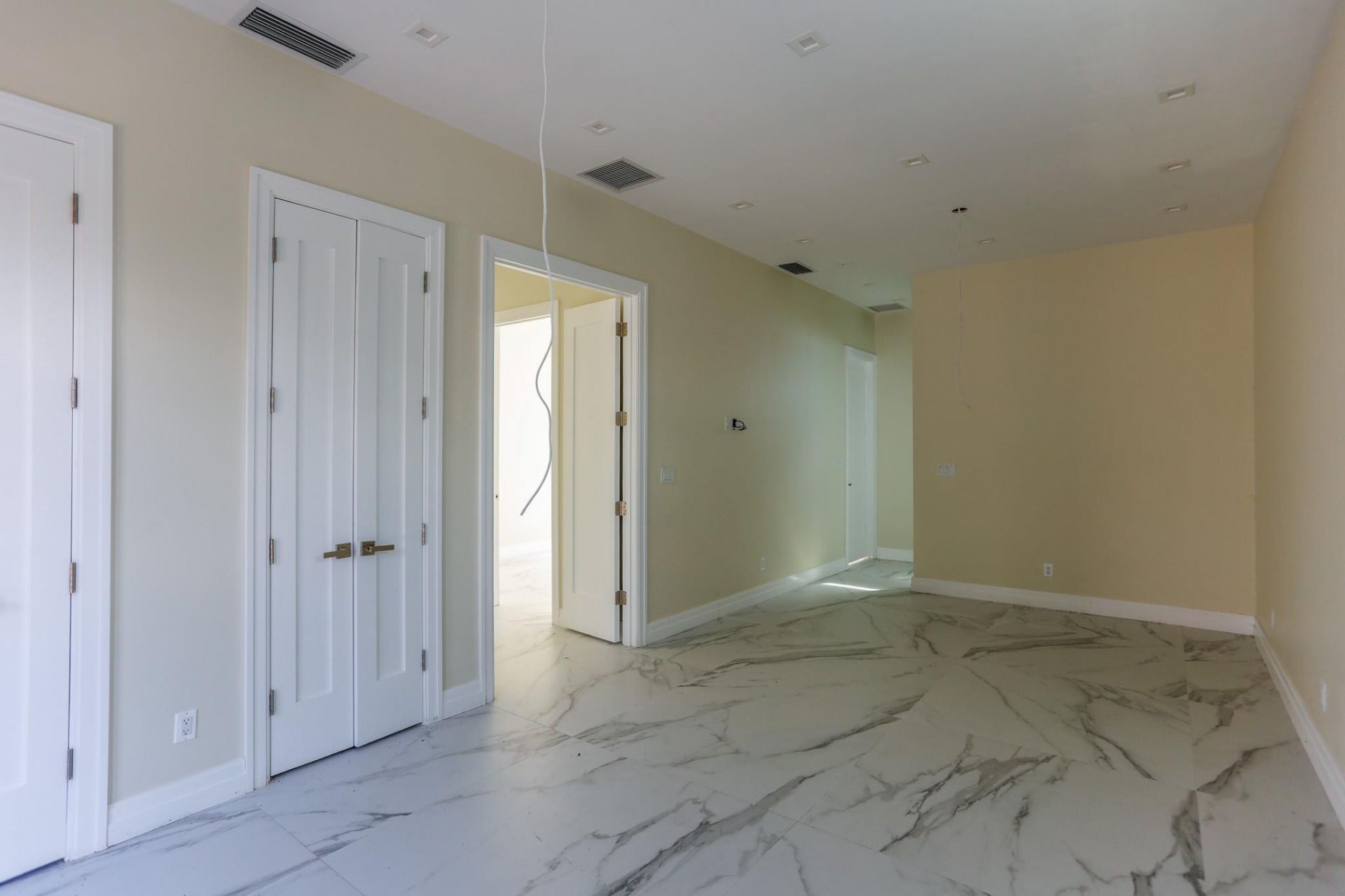 2421 NE 201st Street, Miami, FL 33180 Photo