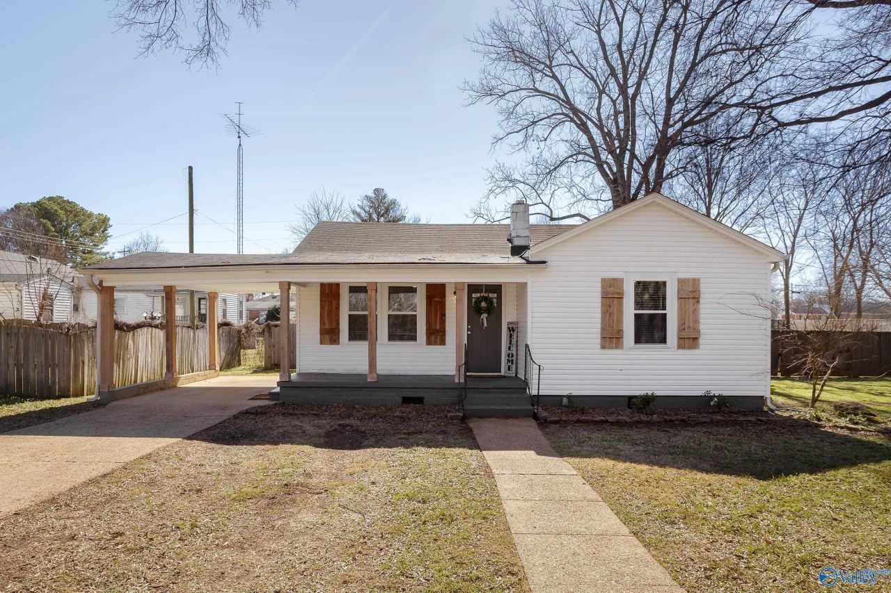 1014 N Commons Street E, Tuscumbia, AL 35674 Main Photo