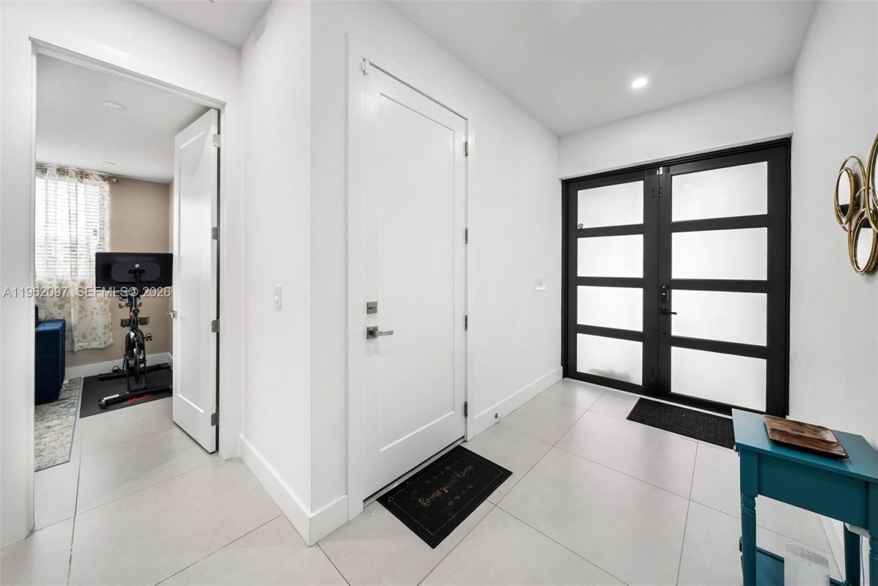 325 SW 16th St, Unit A, Fort Lauderdale, FL 33315 Photo