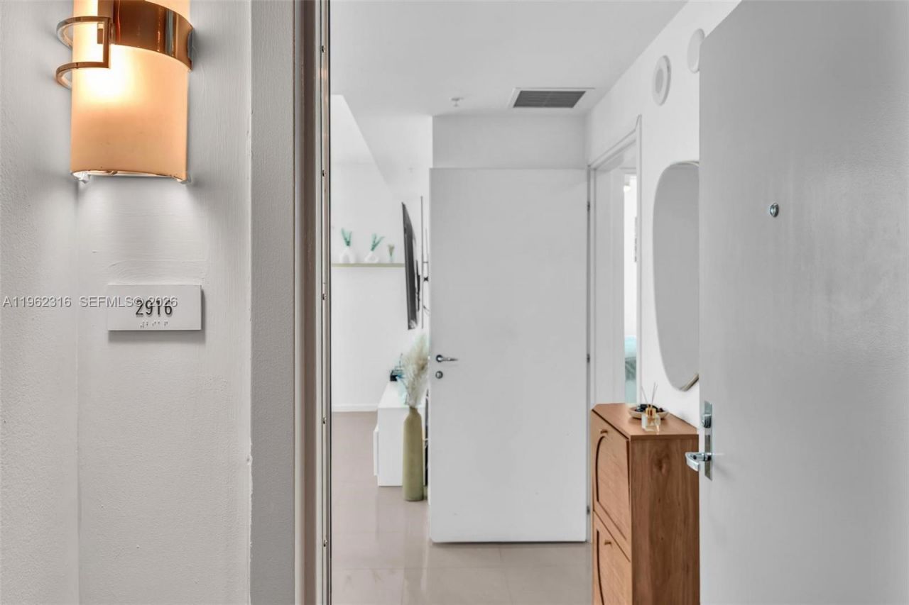 300 S Biscayne Blvd, Unit 2916, Miami, FL 33131 Photo