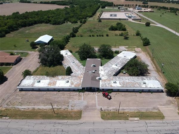 1108 W Kilpatrick Street, Cleburne, TX 76033