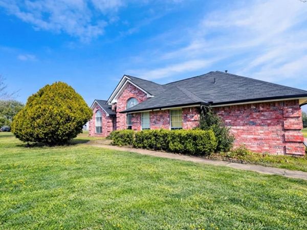 990 Treehouse Lane, Red Oak, TX 75154