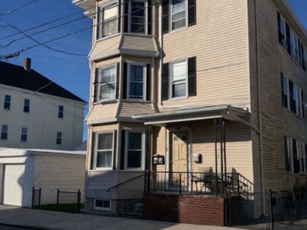 9 Stapleton St, New Bedford, MA 02744