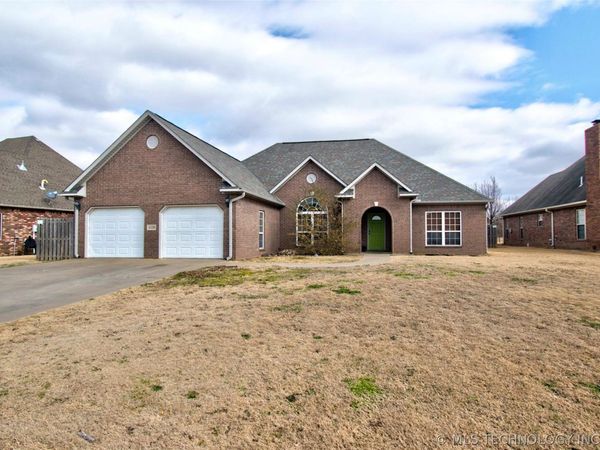 1129 Elizabeth Drive , Checotah, OK 74426