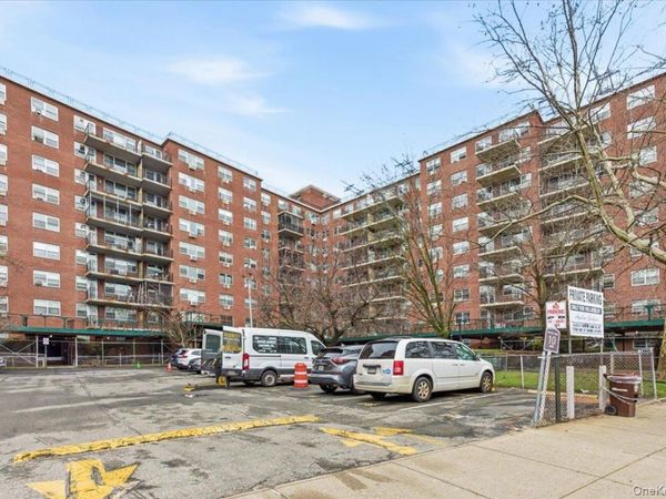 7150 Parsons Boulevard, Unit 1M, Fresh Meadows, NY 11365