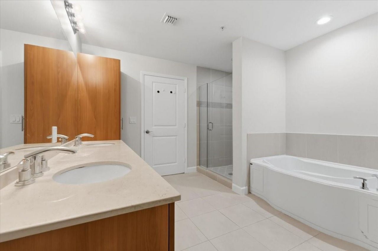 1945 S Ocean Drive, Unit 509, Hallandale Beach, FL 33009 Photo