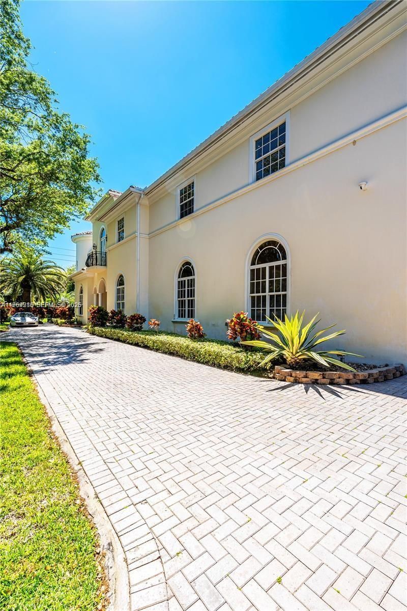 9076 SW 59th Ct, Pinecrest, FL 33156 Photo