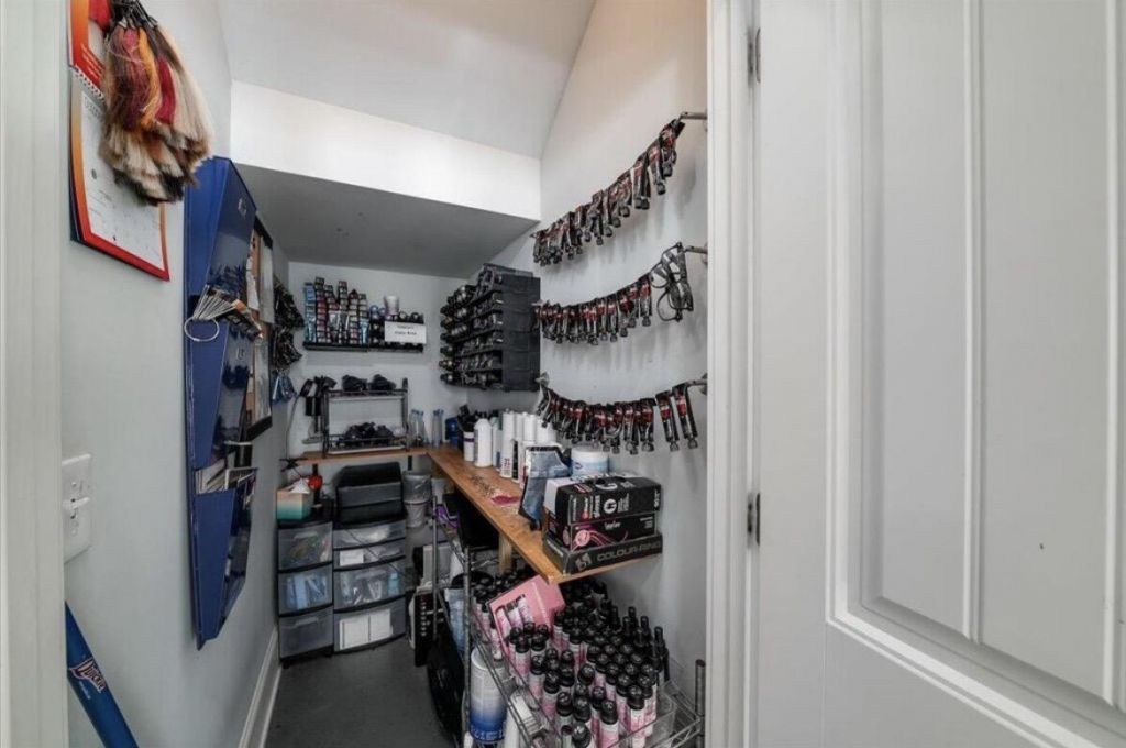 700 S Shelmore Boulevard Photo 15