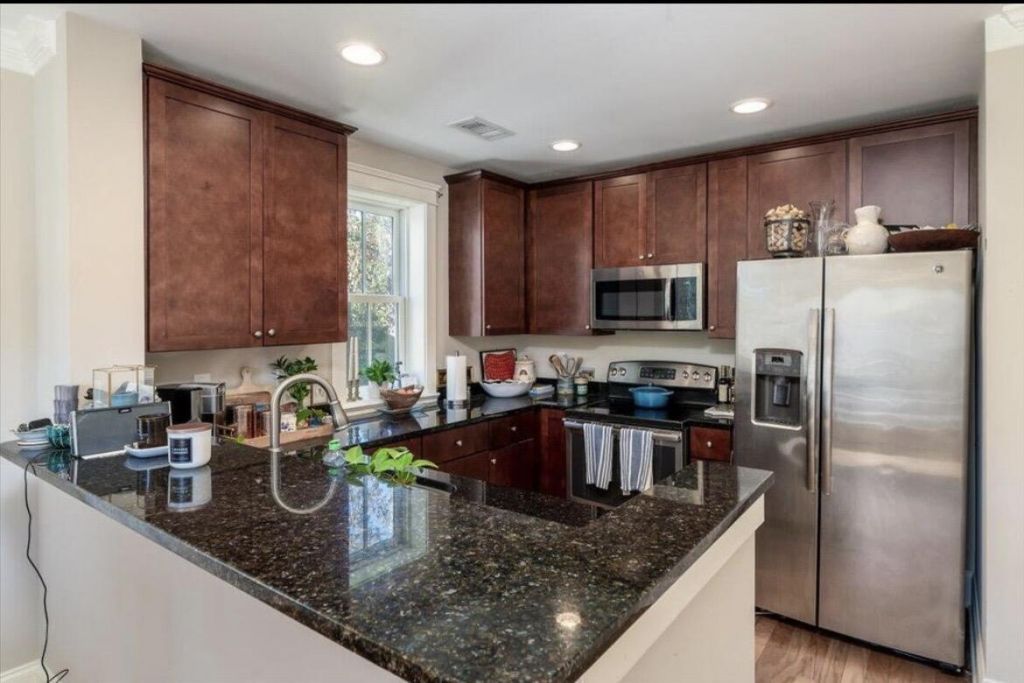 700 S Shelmore Boulevard Photo 22