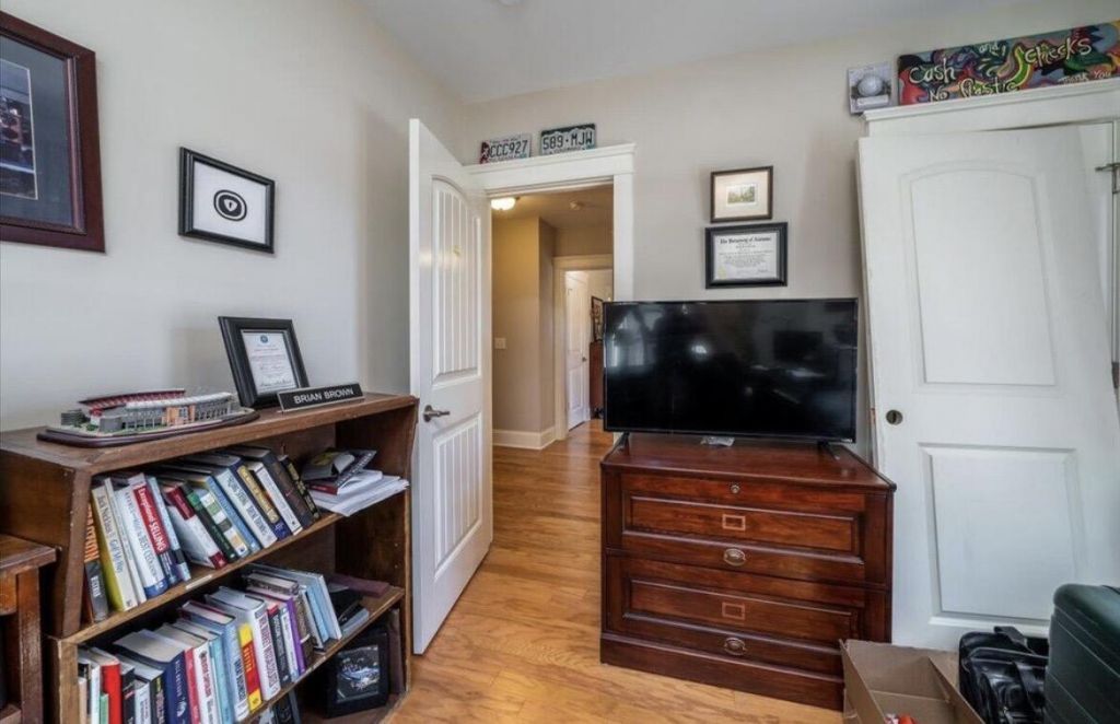 700 S Shelmore Boulevard Photo 38