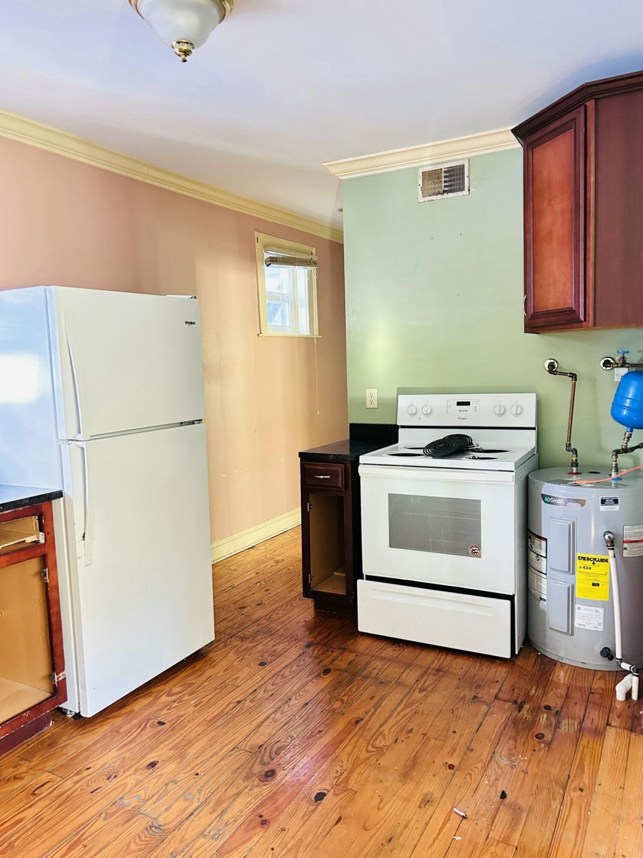 462 3/4 Race Street Photo 4