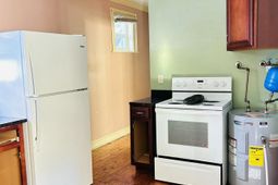 462 3/4 Race Street photo 4