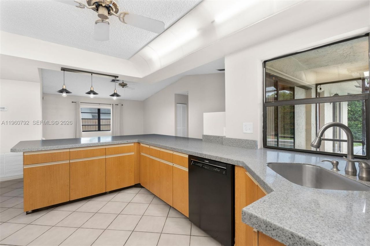 4264 NW 95th Ter , Sunrise, FL 33351 Photo