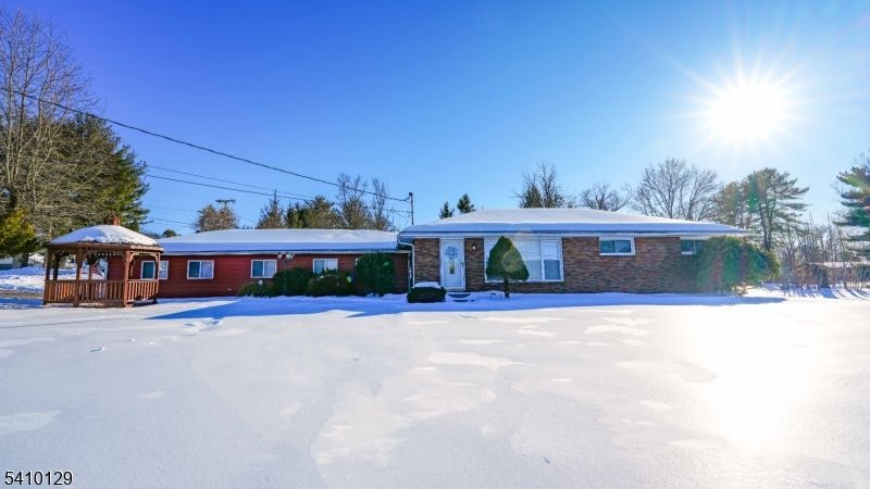 2 Center St, Holland, NJ 08848 Main Photo