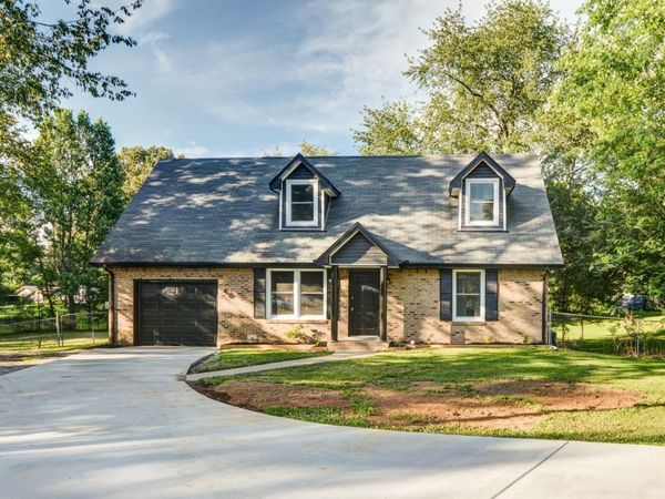 240 Maplewood Dr, Clarksville, TN 37042