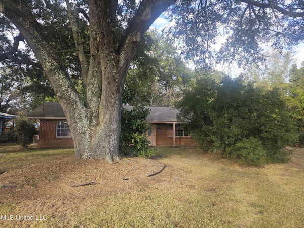 407 Dupont Avenue, Pascagoula, MS 39567