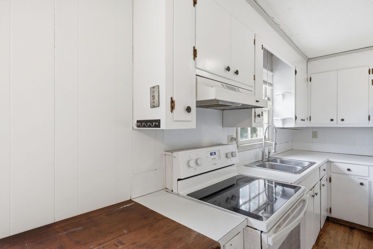 1330 Dennis Boulevard Photo 10