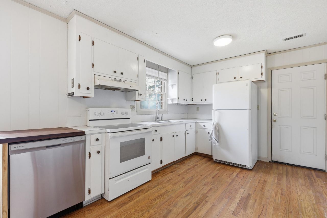 1330 Dennis Boulevard Photo 11