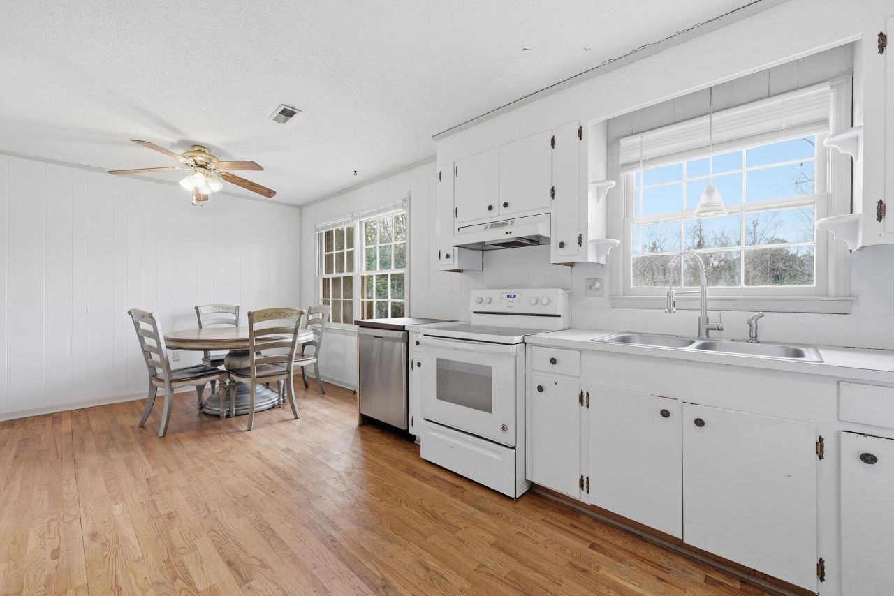 1330 Dennis Boulevard Photo 12