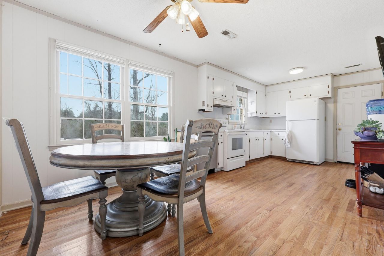 1330 Dennis Boulevard Photo 5