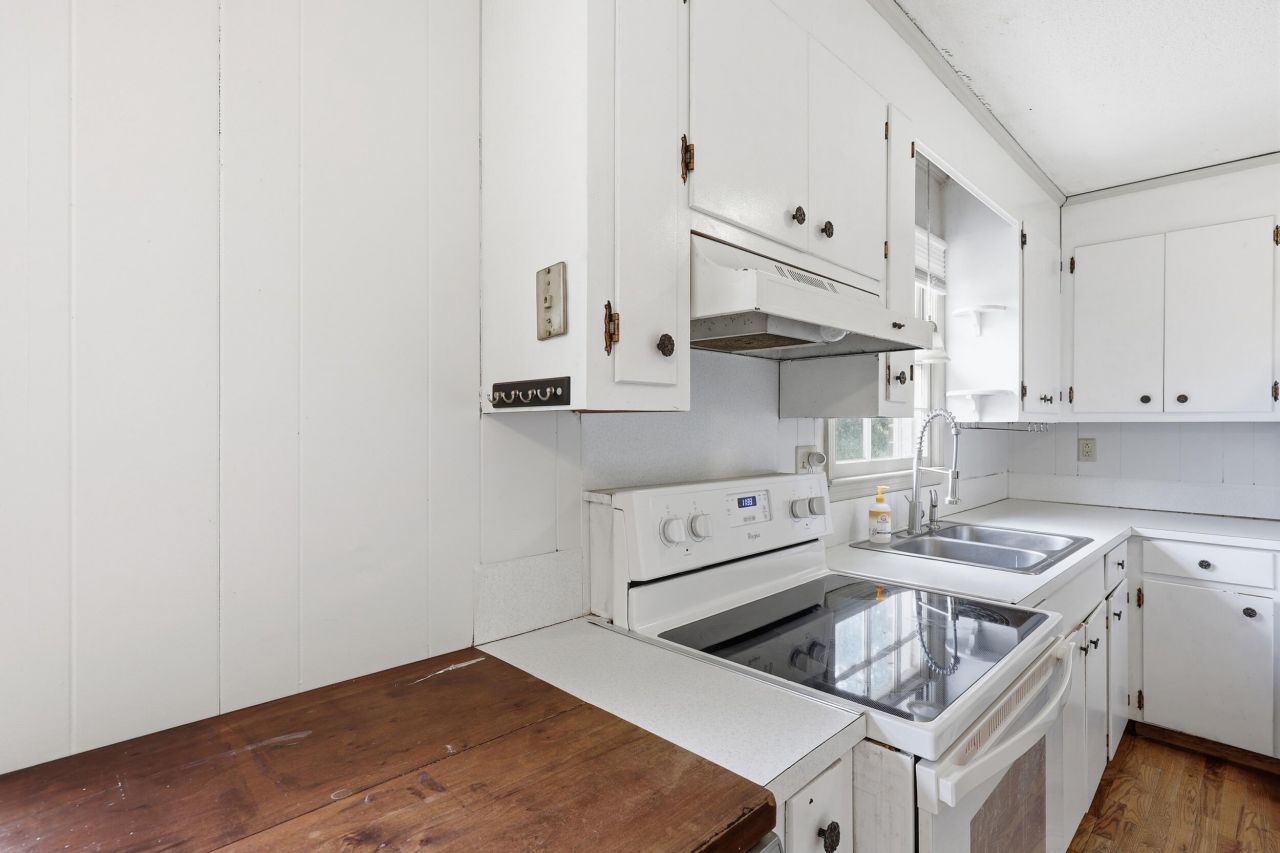 1330 Dennis Boulevard Photo 8