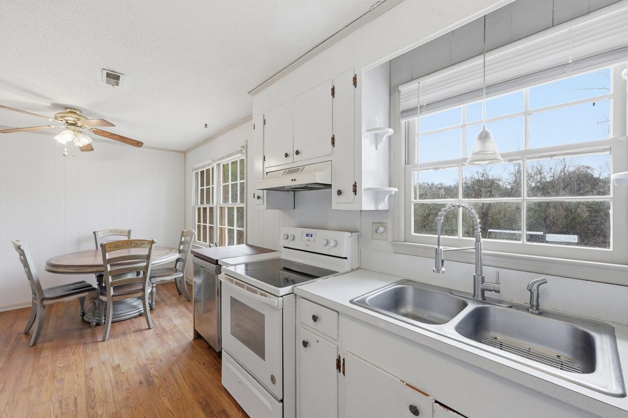 1330 Dennis Boulevard Photo 9