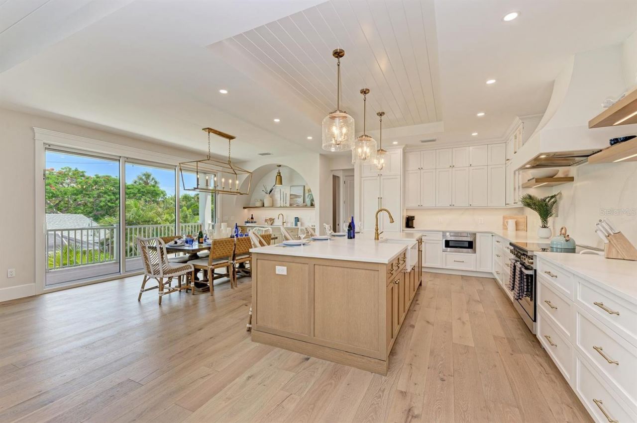 215 83rd Street, Holmes Beach, FL 34217 Photo