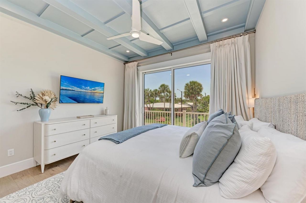 215 83rd Street, Holmes Beach, FL 34217 Photo