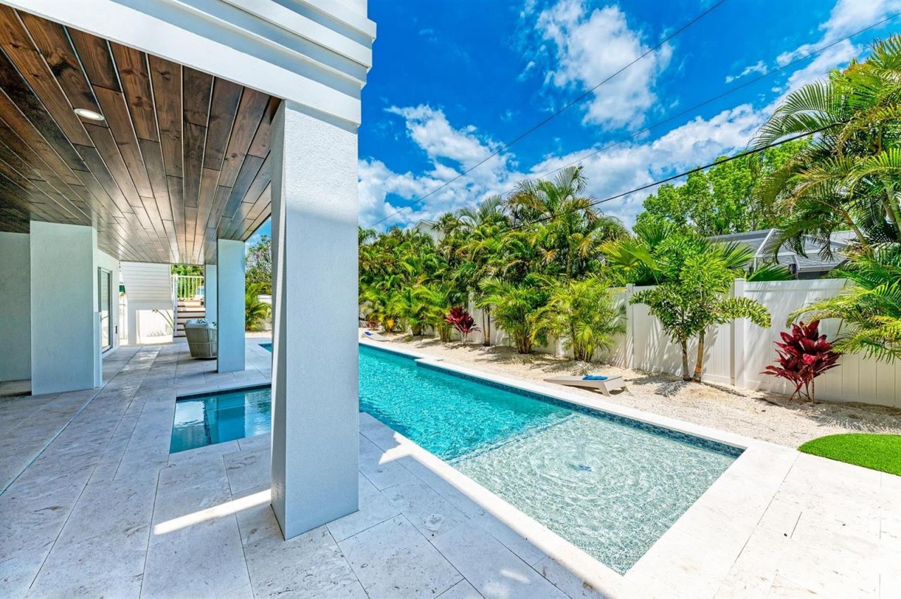 215 83rd Street, Holmes Beach, FL 34217 Photo