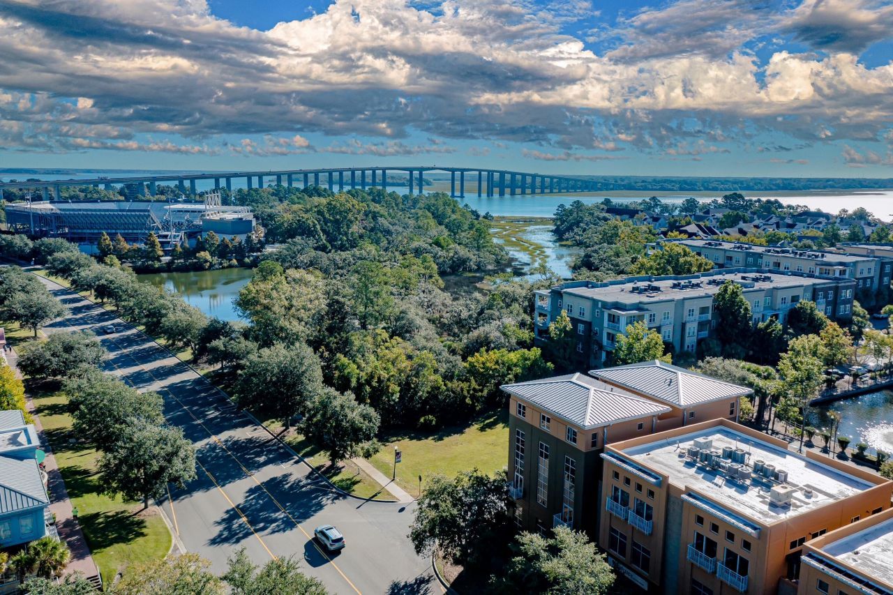 211 Seven Farms Drive Photo 29