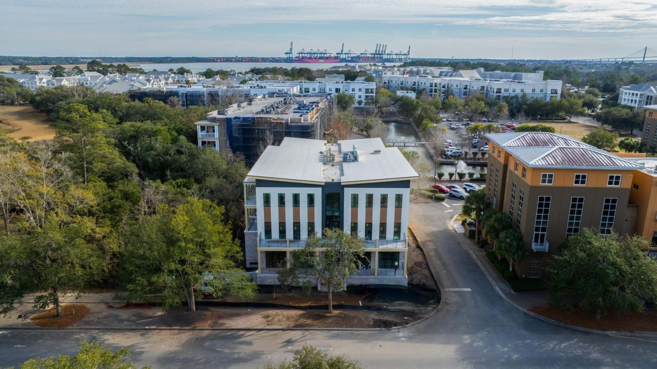 211 Seven Farms Drive Photo 2