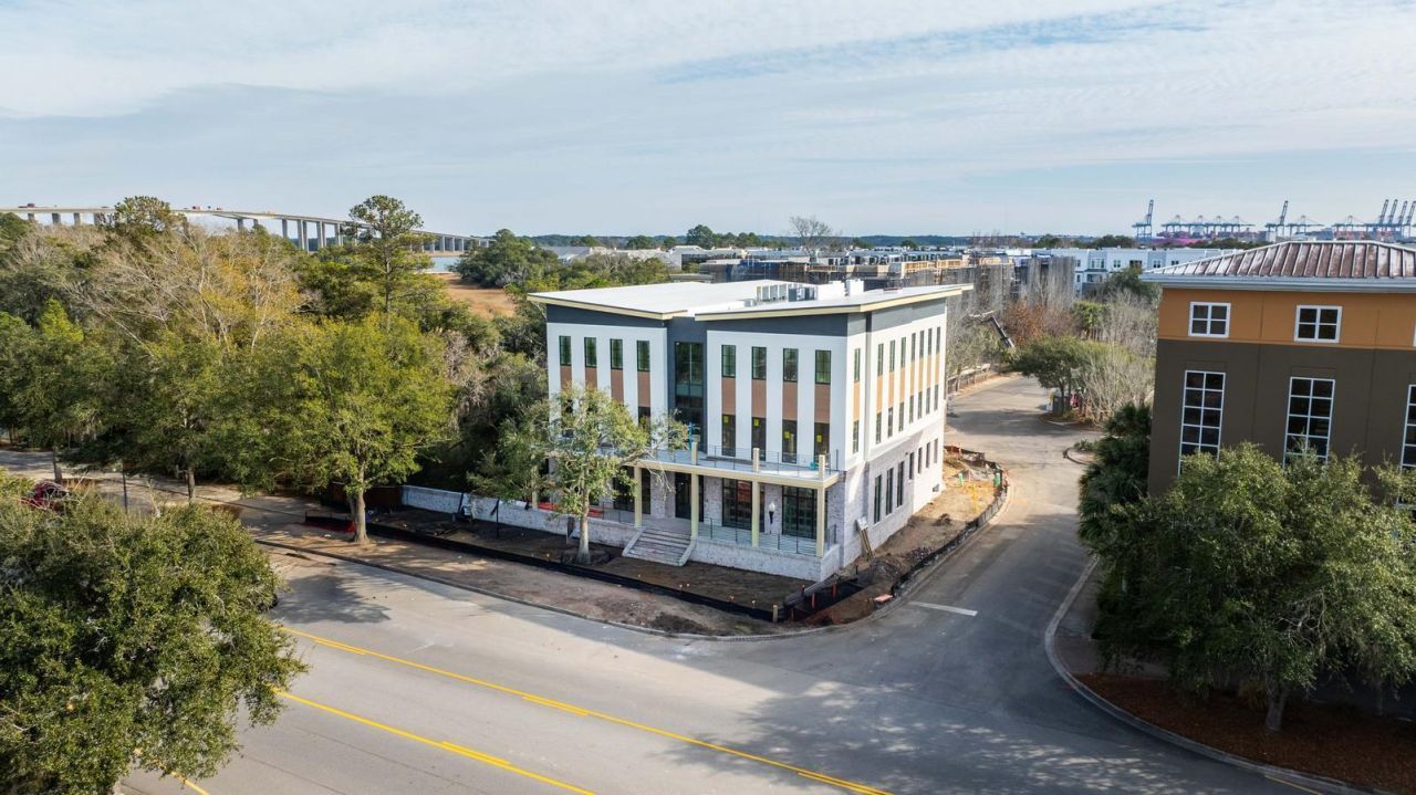 211 Seven Farms Drive Photo 3