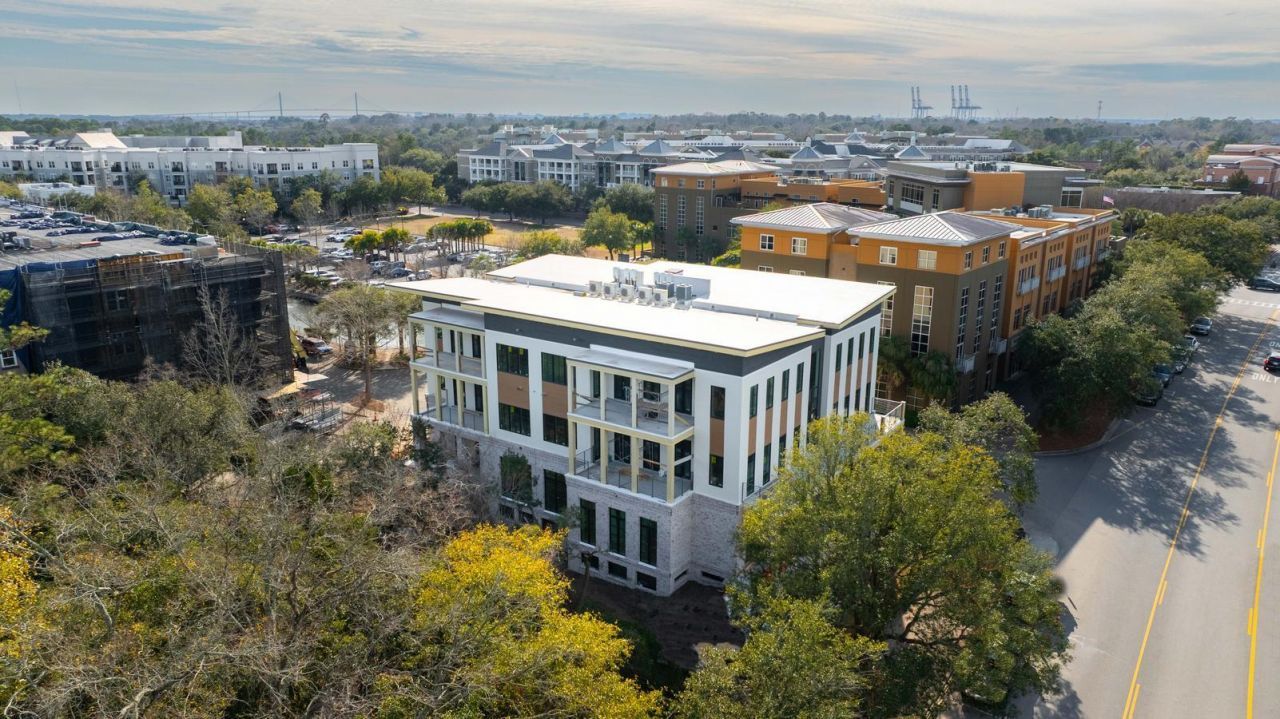 211 Seven Farms Drive Photo 4