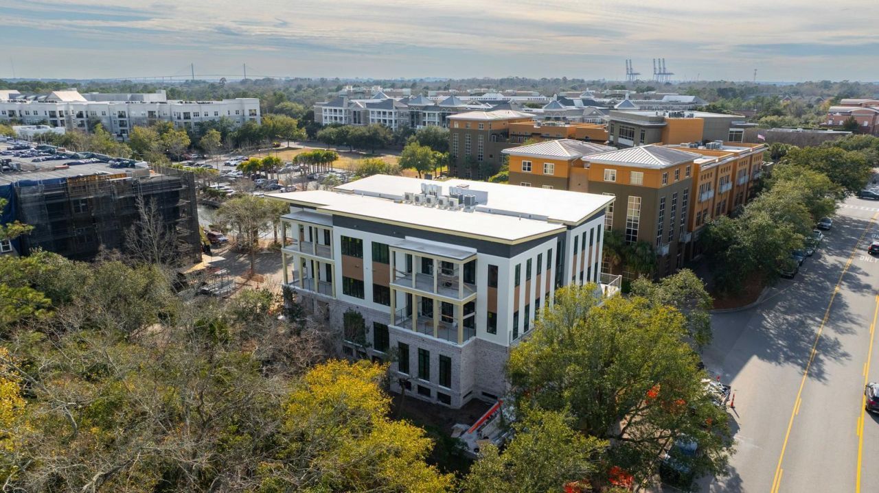 211 Seven Farms Drive Photo 6