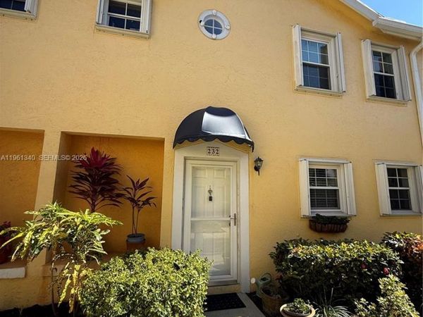 232 Waterside Dr , Hypoluxo, FL 33462