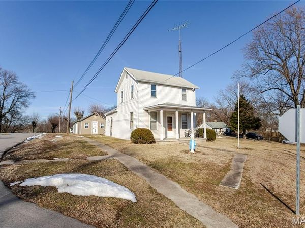 111 W Warren Street , Fieldon, IL 62031