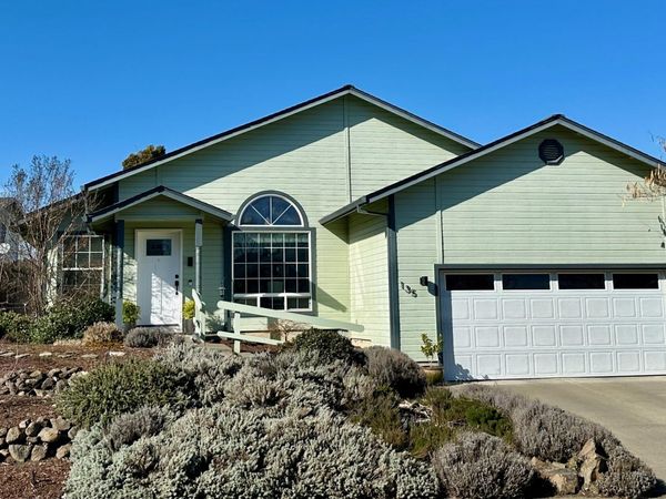 135 Meadow Slope Drive, Talent, OR 97540
