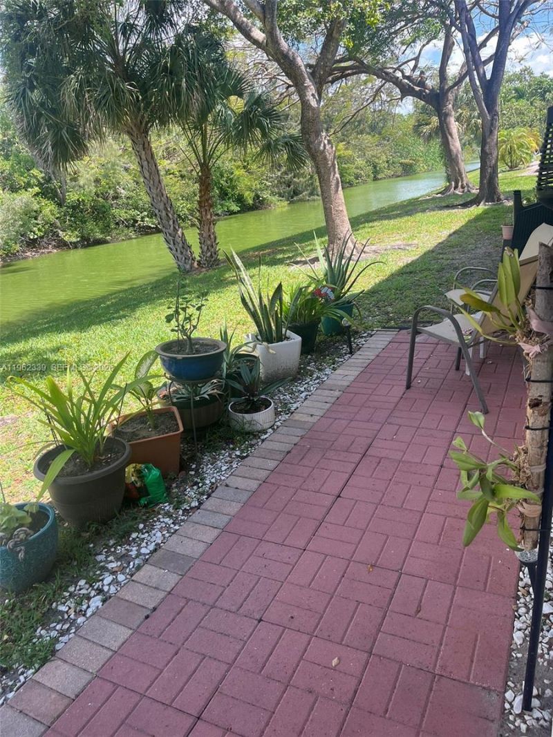 35 Camden, Unit B, West Palm Beach, FL 33417 Photo