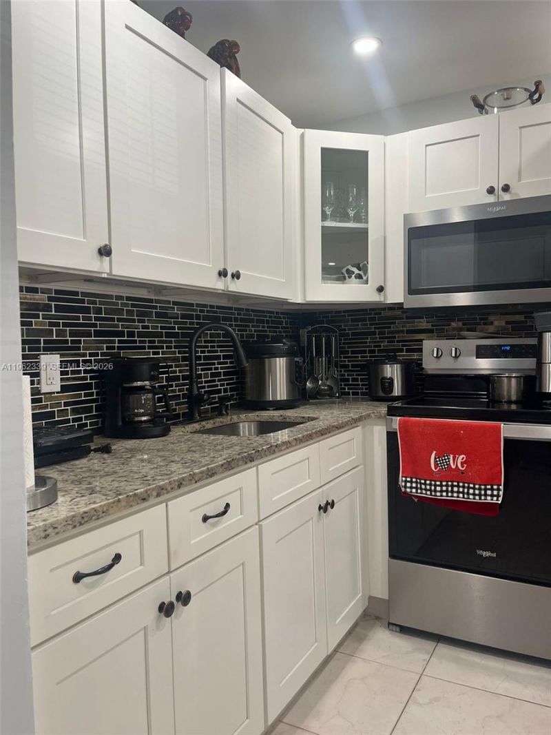 35 Camden, Unit B, West Palm Beach, FL 33417 Photo