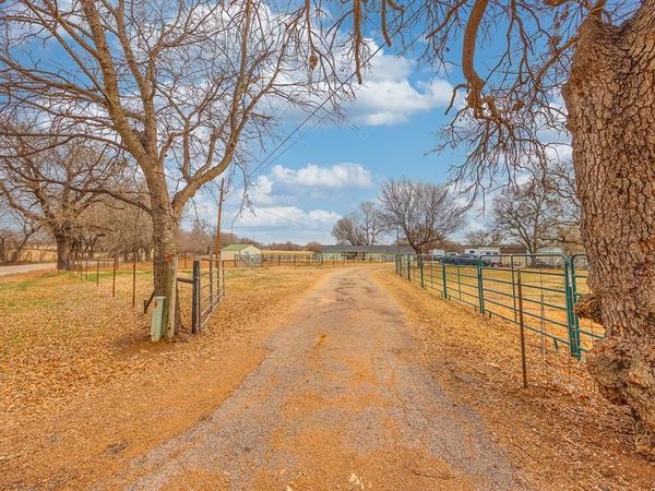 9517 County Road 419, Grandview, TX 76050