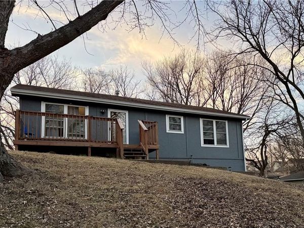1516 2nd Avenue, Leavenworth, KS 66048