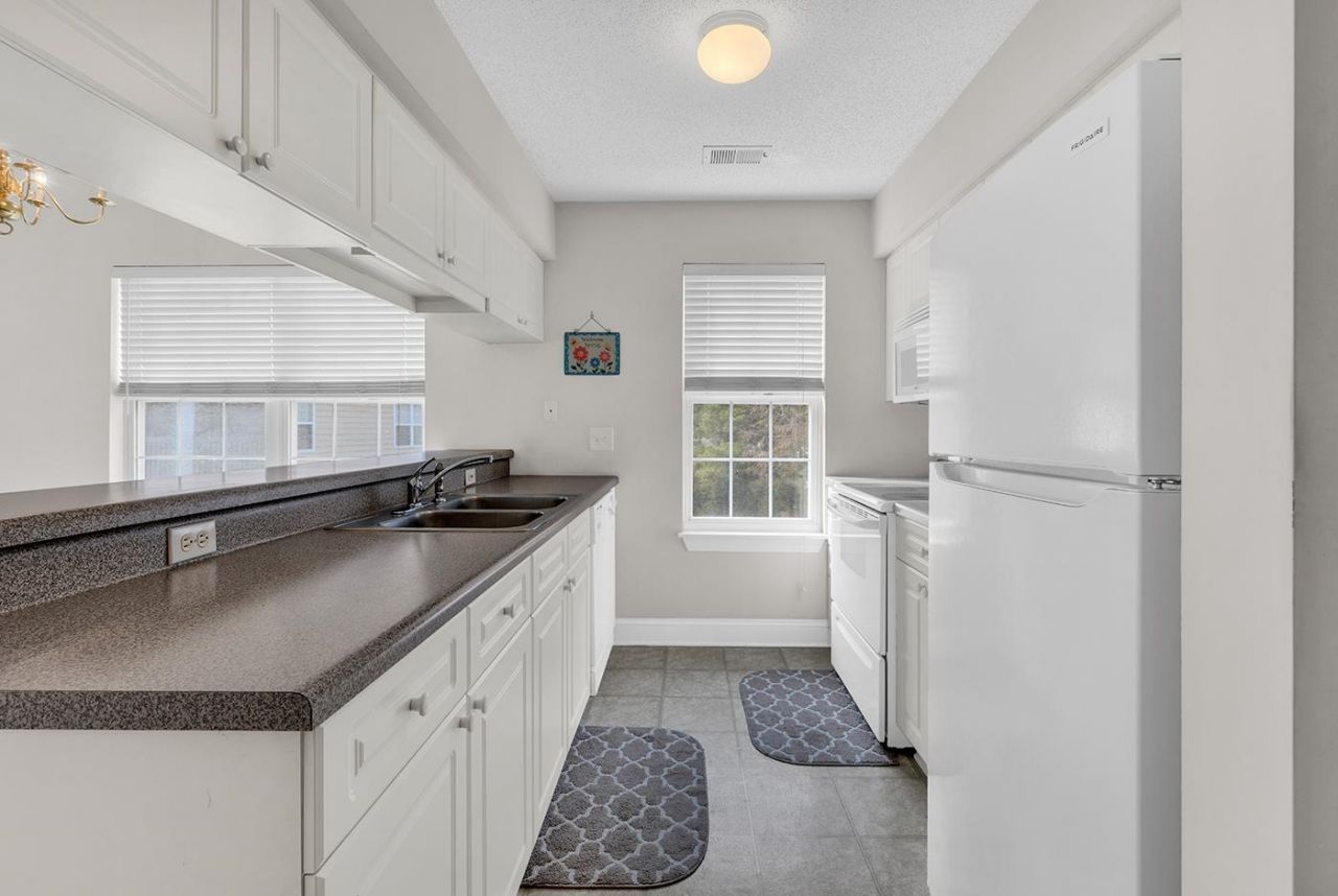 627 Woodmoor Dr. Photo 6