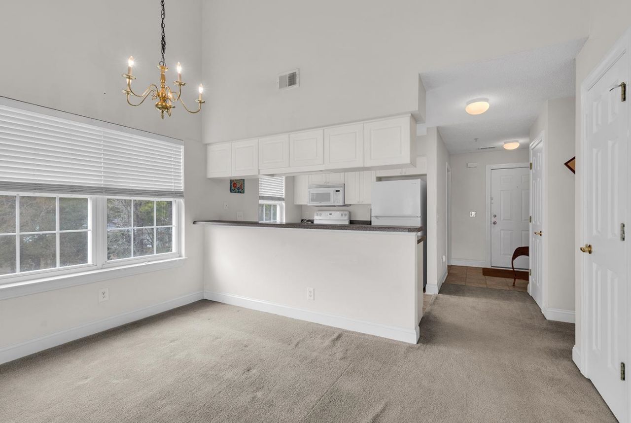 627 Woodmoor Dr. Photo 8